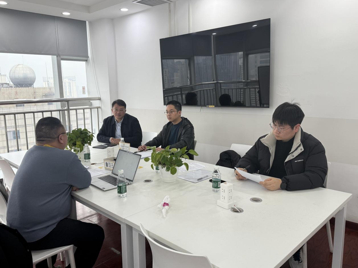 调研团队参观美团贵州总部